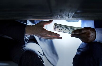 ۶ عضو شورای شهر سردشت، ۳۲ هزار دلار رشوه گرفتند
