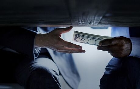 ۶ عضو شورای شهر سردشت، ۳۲ هزار دلار رشوه گرفتند