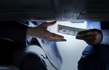 ۶ عضو شورای شهر سردشت، ۳۲ هزار دلار رشوه گرفتند
