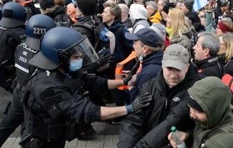 برگزاری اعتراضات ضد محدودیت‌های کرونایی در شهرهای بزرگ آلمان