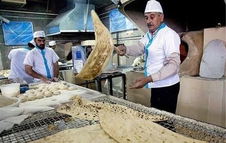 نماینده مجلس: سهمیه احتمالی هر ایرانی، ۰.۷ نان سنگک / پرداخت با کارت یارانه