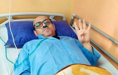 عکس| سعادتمند روی تخت بیمارستان 