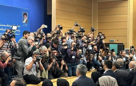 اولین نشست خبری رئیس جمهور با ۳۰۰ خبرنگار در حال برگزاریست