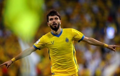 گل‌گهر هافبک النصر را از استقلال هایجک می‌کند