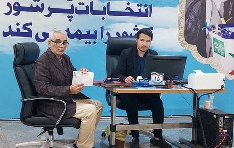 نام نویسی نماینده ادوار مجلس از لنجان برای ریاست جمهوری