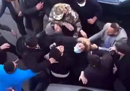 منابع آگاه: بازداشت چند نفر در خصوص رفتار زشت و خشن با یک مادر