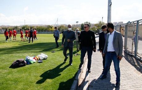 زنوزی: تراکتور را همین لحظه تحویل می‌دهم