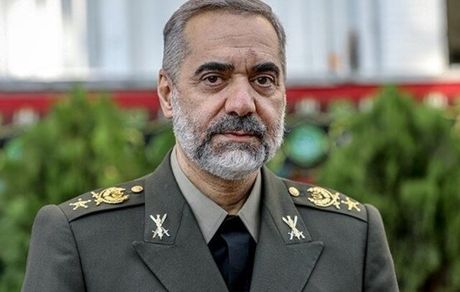 وزیر دفاع : خودروهای جنگی تولید داخل تحویل نیروهای مسلح می‌شود