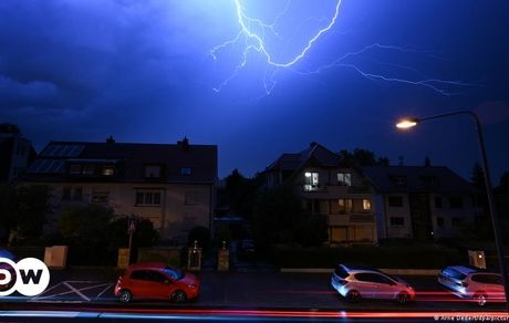 وقوع ۲۵ هزار صاعقه در یک ساعت در منطقه راین ماین آلمان