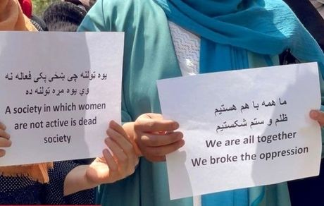 کارکنان زن افغان در خانه بمانند / ممنوعیت کار برای بانوان؟