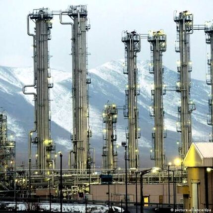 آسیب شدید حملات دشمن به آب سنگین خنداب