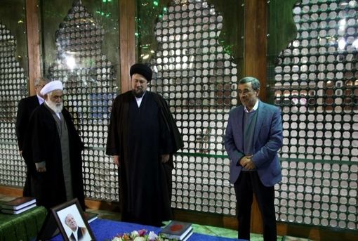 تصاویر پربیننده حضور احمدی‌نژاد در مزار مرحوم هاشمی رفسنجانی