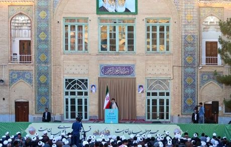 حوزه علمیه قم پرچم کارآمدی دین در زندگی اجتماعی انسان معاصر را برافراشت