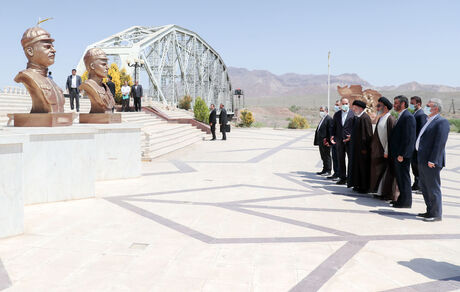 رئیس جمهور به مرزبانان آذربایجانی ایران ادای احترام کرد