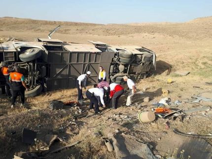 ۱۳ مصدوم در واژگونی مینی‌بوس در محور سوادکوه