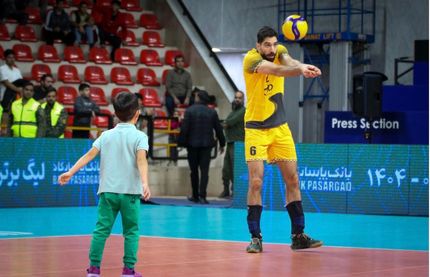 انتقاد تند و گله‌مندی کاپیتان سابق تیم ملی والیبال از برگزاری متمرکز لیگ برتر در تهران