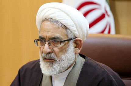 دشمن با تهاجم فرهنگی و اقتصادی سعی دارد هویت مردم را بگیرد