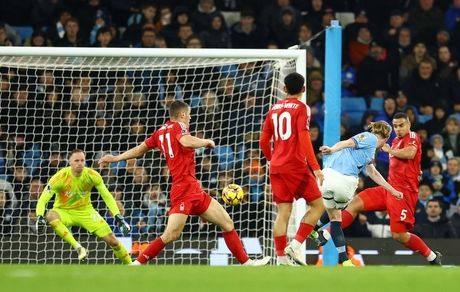 لیگ برتر انگلیس: منچسترسیتی بالاخره از بحران خارج شد / لیورپول و چلسی روی نوار برد