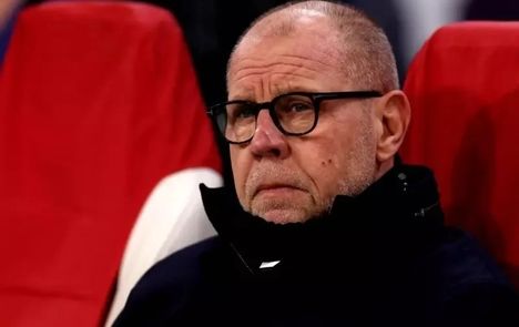 ادامه بحران در برترین تیم فوتبل هلند: سرمربی موقت آژاکس برکنار شد