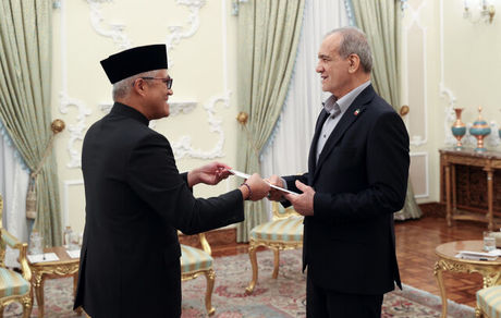 پزشکیان: ملتهای مسلمان باید در مقابل دشمنان متحد شوند