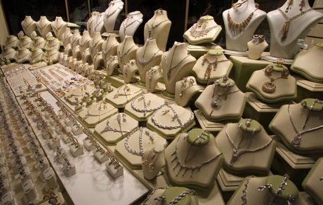  طلا و سکه در مدار کاهش قیمت 