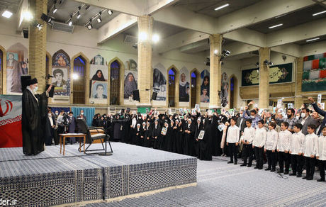 شهدا قهرمانان کشورند، اهالی هنر برای نسل جوان الگو سازی کنند