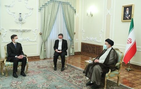 سوئیس نقش خود را در برابر سیاست‌های یکجانبه‌گرایانه آمریکا حفظ کند