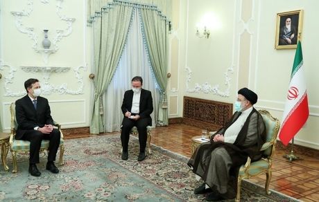سوئیس نقش خود را در برابر سیاست‌های یکجانبه‌گرایانه آمریکا حفظ کند