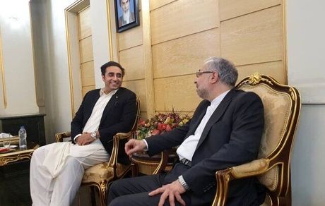 برای گفت و گو با مقامات کشورمان، وزیرخارجه پاکستان وارد تهران شد