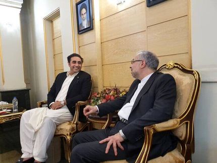 برای گفت و گو با مقامات کشورمان، وزیرخارجه پاکستان وارد تهران شد