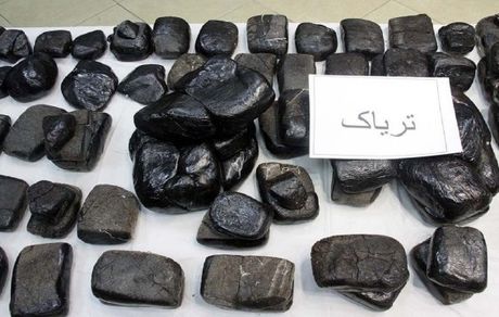 کشف نزدیک به یک کیلو تریاک از جعبه تخته نرد در فرودگاه