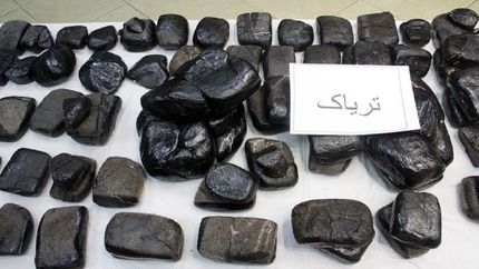 کشف نزدیک به یک کیلو تریاک از جعبه تخته نرد در فرودگاه