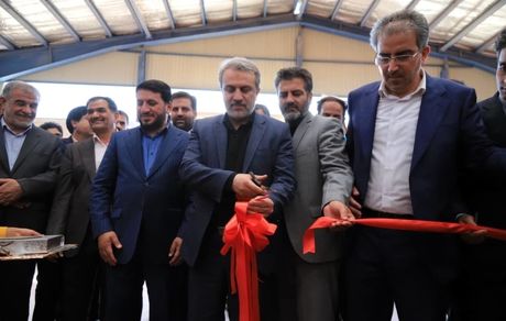 وزیر صمت، واحد تولیدی کاشی و سرامیک را در میبد افتتاح کرد