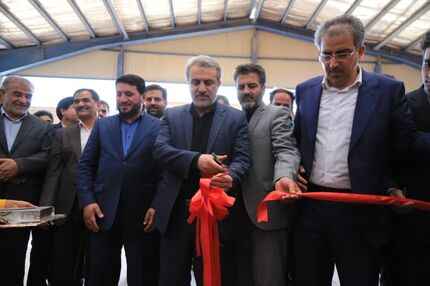 وزیر صمت، واحد تولیدی کاشی و سرامیک را در میبد افتتاح کرد
