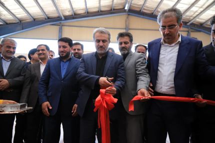 وزیر صمت، واحد تولیدی کاشی و سرامیک را در میبد افتتاح کرد