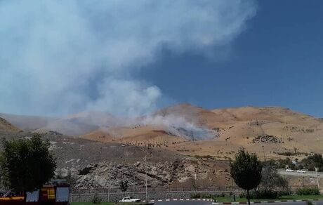 آتش سوزی گسترده در دامنه‌های کوهستانی آبیدر شهر سنندج