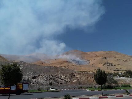 آتش سوزی گسترده در دامنه‌های کوهستانی آبیدر شهر سنندج