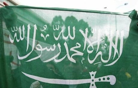یک سال زندان و ۳۰۰۰ ریال سعودی جریمه مجازات اهانت به پرچم عربستان