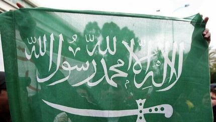 یک سال زندان و ۳۰۰۰ ریال سعودی جریمه مجازات اهانت به پرچم عربستان