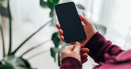 با ادرار، موبایل شارژ کنید!