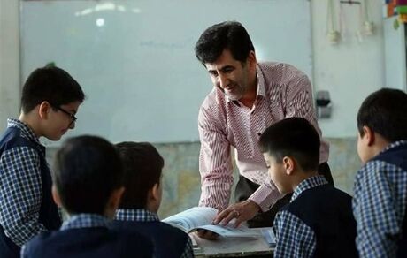 کشور ۷۰ هزار معلم کمبود دارد