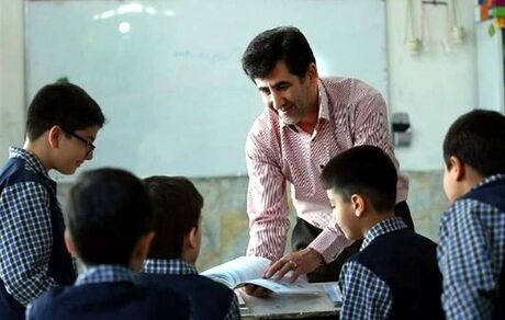 کشور ۷۰ هزار معلم کمبود دارد