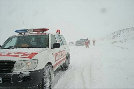 امدادرسانی نیروهای هلال احمر به ۴۶۰۰ حادثه دیده در برف و کولاک