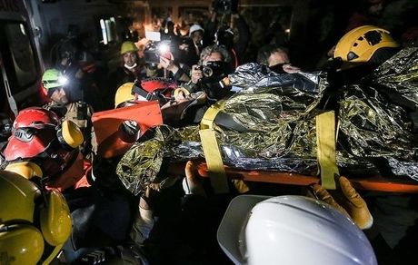 نجات معجزه‌وار سه شهروند ترک بعد از هشت روز از زیر آوار زلزله