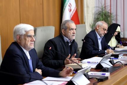 رئیس جمهور: ادارات دولتی به پنل‌های خورشیدی مجهز می‌شوند