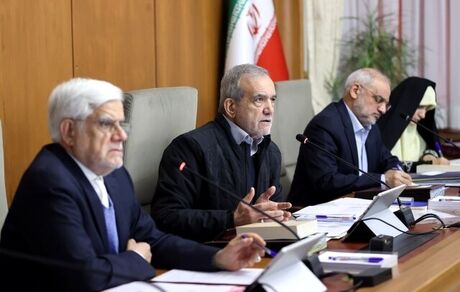 رئیس جمهور: ادارات دولتی به پنل‌های خورشیدی مجهز می‌شوند