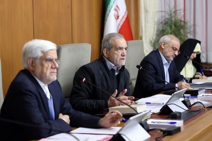 رئیس جمهور: ادارات دولتی به پنل‌های خورشیدی مجهز می‌شوند