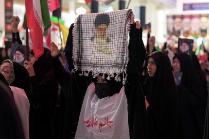 راهپیمایی دختران جان فدای ایران  در تهران برگزار شد