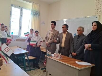 اهدای کوله‌پشتی به دانش‌آموزان دبستان شهدا بانک مسکن زنجان
