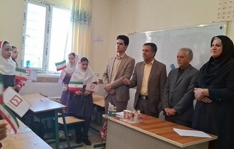 اهدای کوله‌پشتی به دانش‌آموزان دبستان شهدا بانک مسکن زنجان
